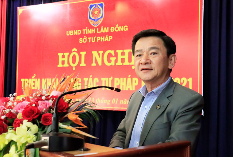 Đồng chí Phan Văn Đa - Phó Chủ tịch UBND tỉnh phát biểu tại hội nghị