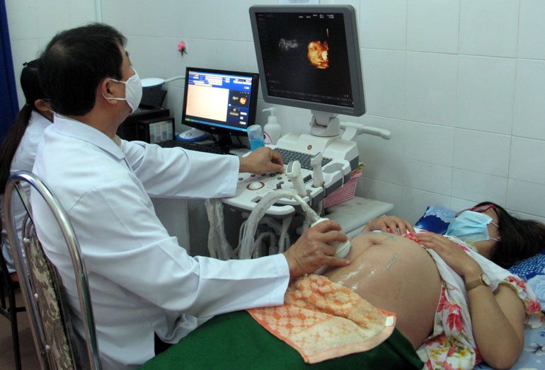 TTYT Di Linh mua máy siêu âm 4D phục vụ bệnh nhân từ nguồn XHH.