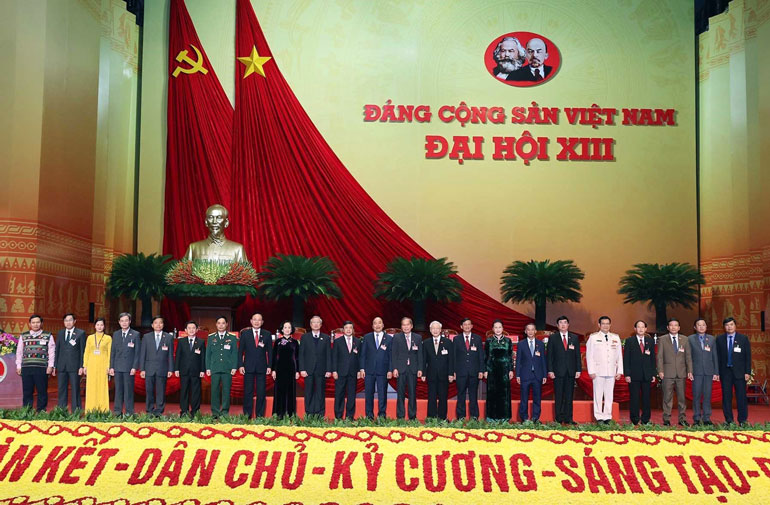 Các đồng chí lãnh đạo Đảng, Nhà nước chụp hình lưu niệm với Đoàn Lâm Đồng