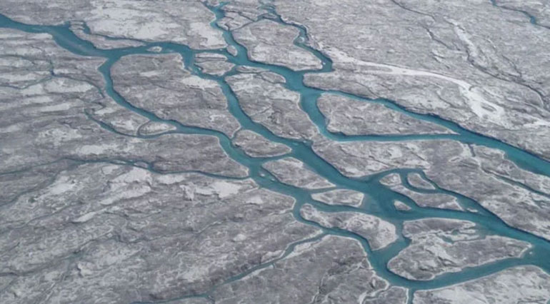 Giải mã bí ẩn về &quot;vùng tối&quot; đang mở rộng của băng ở Greenland