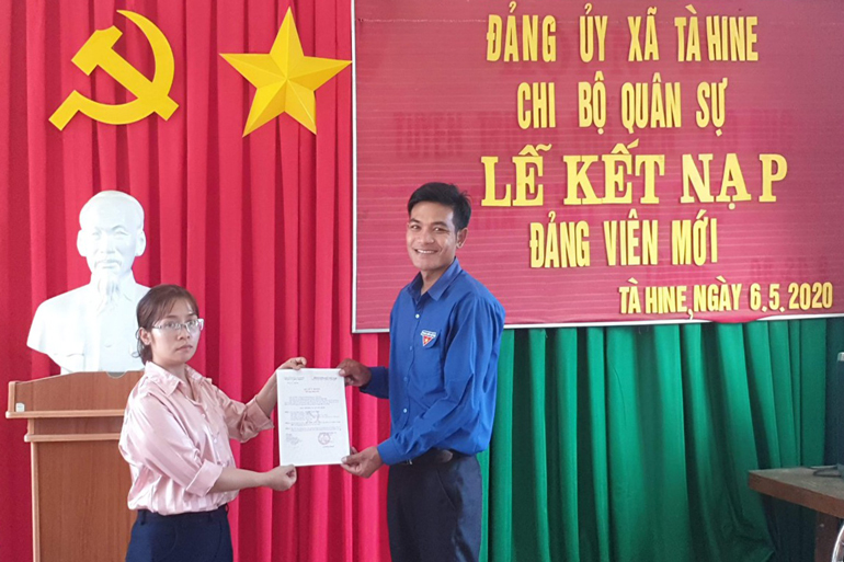 Phát triển Đảng trong vùng đồng bào dân tộc thiểu số ở Tà Hine