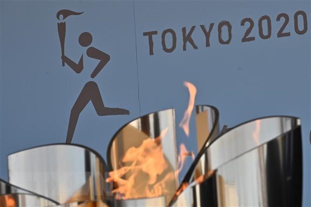 Biểu tượng ngọn đuốc Olympic Tokyo 2020 được trưng bày tại khu công viên thủy sinh Aquamarine Fukushima ở Iwaki, tỉnh Fukushima