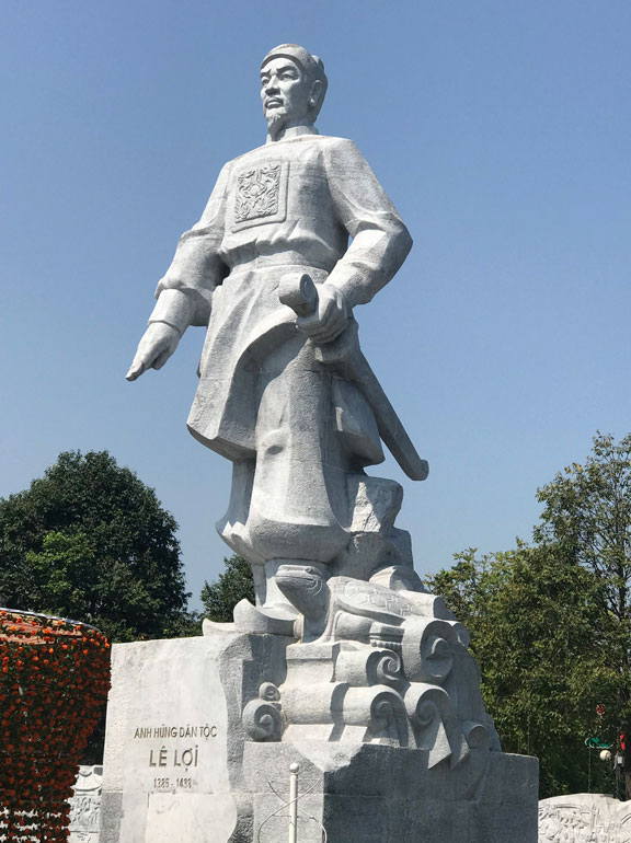 Tượng đài Anh hùng dân tộc Lê Lợi tại Thanh Hóa