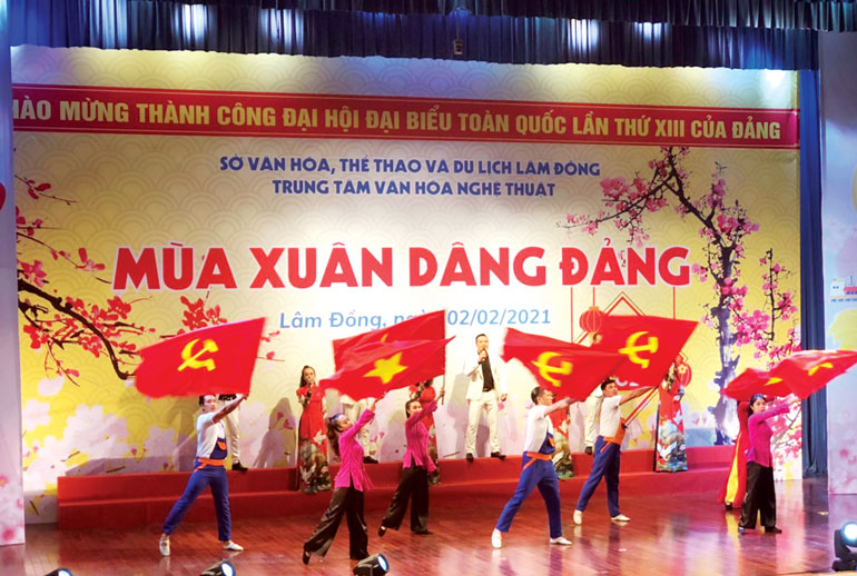 Chương trình biểu diễn nghệ thuật của Đoàn NTDTNTN nhân sự kiện Đại hội Đảng lần thứ XIII thành công