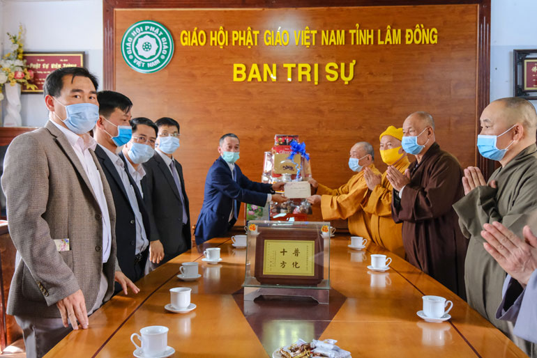 Chủ tịch UBND tỉnh Lâm Đồng Trần Văn Hiệp thăm, chúc tết các tổ chức tôn giáo