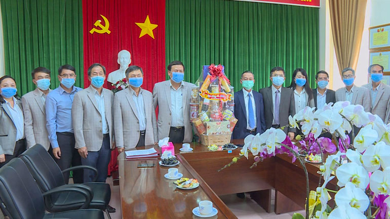 Đồng chí Trần Văn Hiệp - Chủ tịch UBND tỉnh Lâm Đồng thăm, chúc tết cán bộ, viên chức, người lao động Công ty Xổ số kiến thiết Lâm Đồng