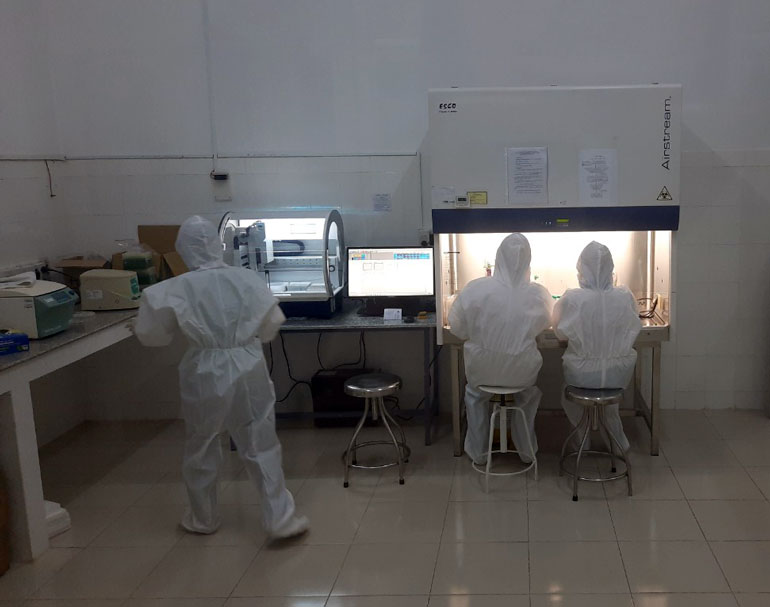 Phòng xét nghiệm SARS-CoV-2 của CDC Lâm Đồng hoạt động liên tục để sớm có kết quả xét nghiệm các trường hợp nguy cơ cao về Lâm Đồng từ các ổ dịch mới tại TP Hồ Chí Minh, Bình Dương
