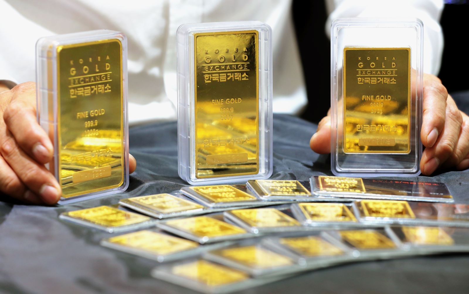 Vàng miếng được trưng bày tại sàn giao dịch ở Seoul, Hàn Quốc