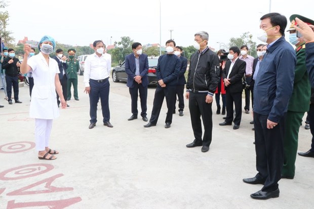 Thứ trưởng Bộ Y tế Nguyễn Trường Sơn kiểm tra công tác phòng chống dịch tại huyện Cẩm Giàng