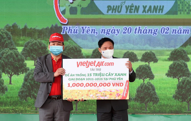 Vietjet cam kết đồng hành cùng Đề án trồng 15 triệu cây xanh tại Phú Yên