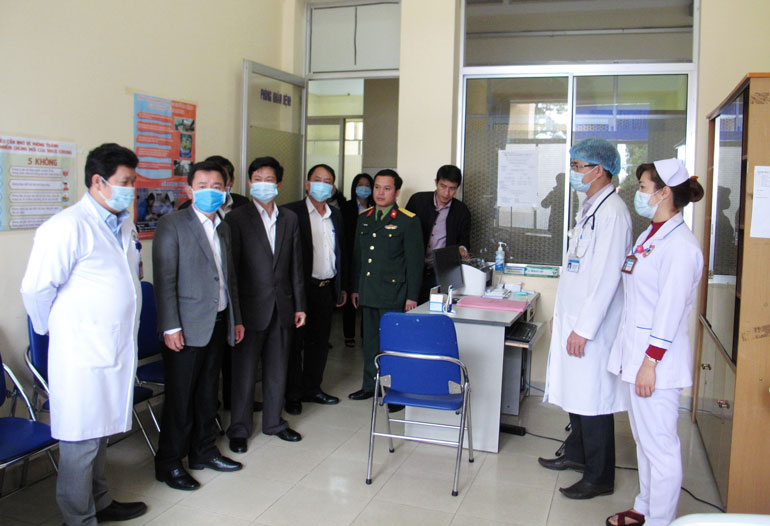 Đoàn kiểm tra của tỉnh kiểm tra khu vực khám sàng lọc bệnh nhân COVID-19 tại Bệnh viện Đa khoa Lâm Đồng