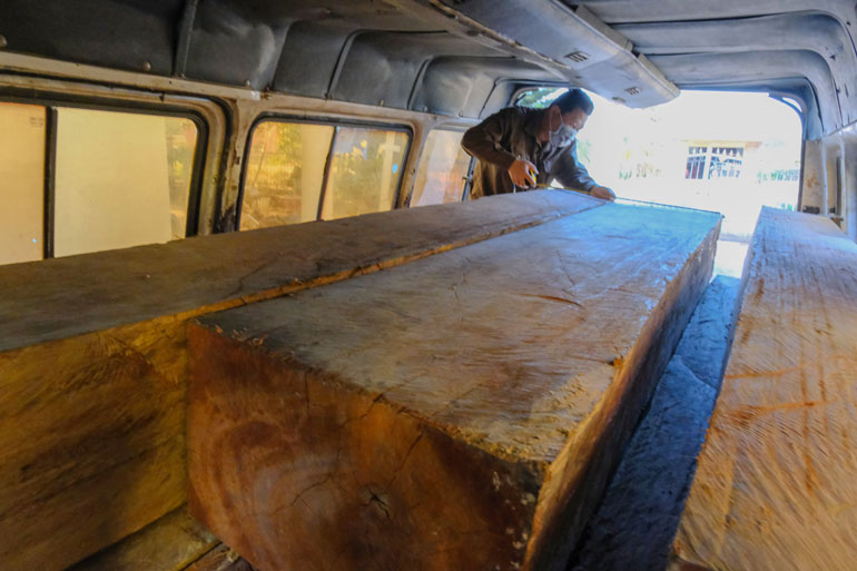 Số gỗ tang vật cơ quan chức năng thu giữ từ các đối tượng phá rừng, vận chuyển qua địa bàn xã Tà Năng những ngày giáp Tết Nguyên đán