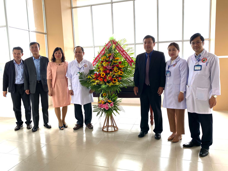 Ban Tuyên giáo Tỉnh uỷ thăm các cơ sở y tế nhân ngày Thầy thuốc Việt Nam