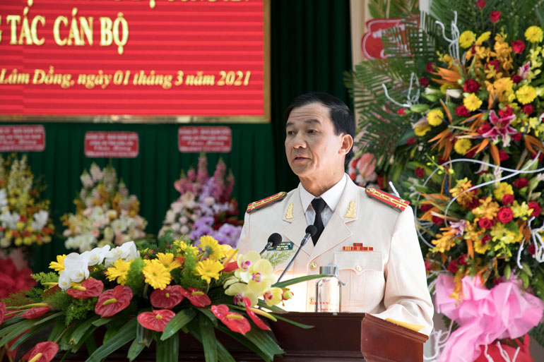 Đại tá Trần Minh Tiến phát biểu tại buổi lễ