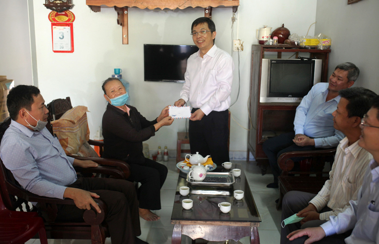 Phó Chủ tịch UBND tỉnh Lâm Đồng Đặng Trí Dũng thăm và làm việc tại huyện Cát Tiên