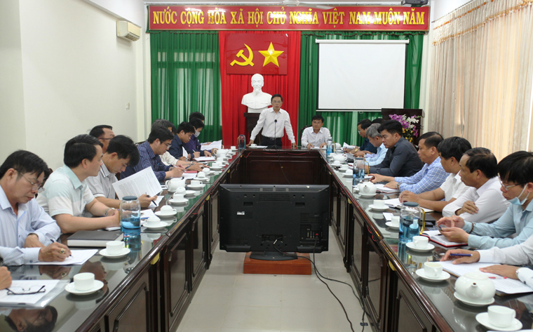 Đồng chí Đặng Trí Dũng làm việc với UBND huyện Cát Tiên