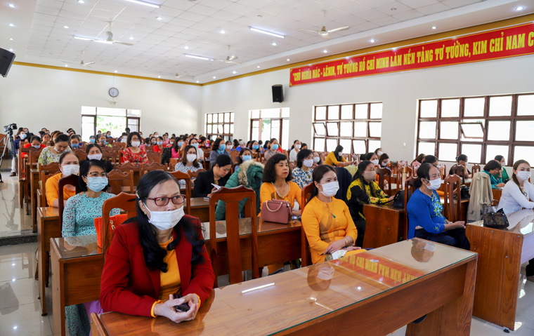 Cán bộ, hội viên phụ nữ 6 huyện, thành phố phía Nam tham gia học tập, quán triệt Nghị quyết Đại hội Đảng bộ tỉnh Lâm Đồng lần thứ XI