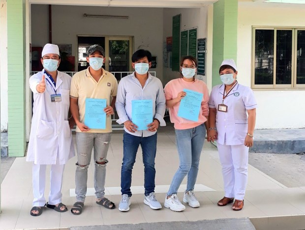 Bệnh viện đa khoa tỉnh Phú Yên trao giấy chứng nhận xuất viện cho bệnh nhân COVID-19
