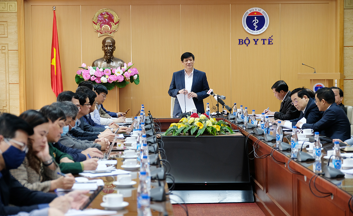 Bộ trưởng Nguyễn Thanh Long lưu ý, phản ứng sau tiêm vắc xin COVID-19 là có thể, vì không vắc xin nào đảm bảo 100 % an toàn nhưng không vì thế mà lung lay niềm tin với vắc xin  Ảnh:Trần Minh