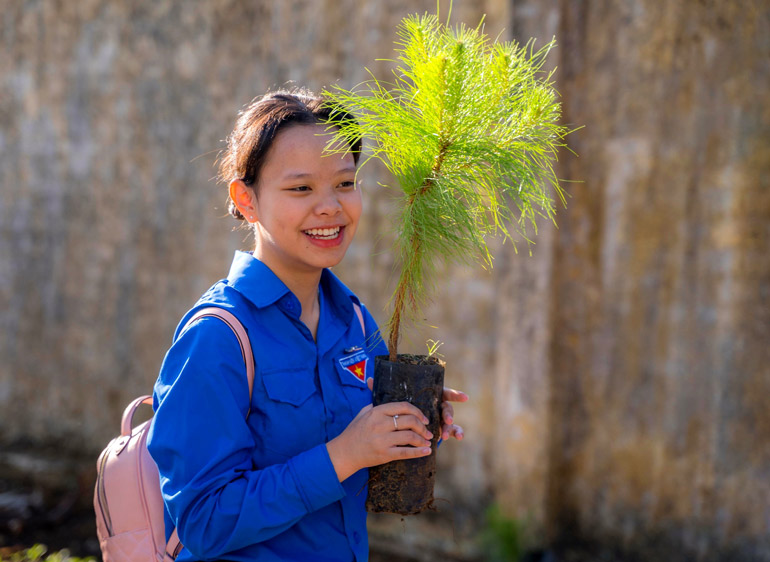 Tuổi trẻ Phường 2 (TP Bảo Lộc) tham gia trồng cây phân tán hưởng hứng chương trình 1 tỷ cây xanh do Thủ tướng Chính phủ phát động trong năm 2021