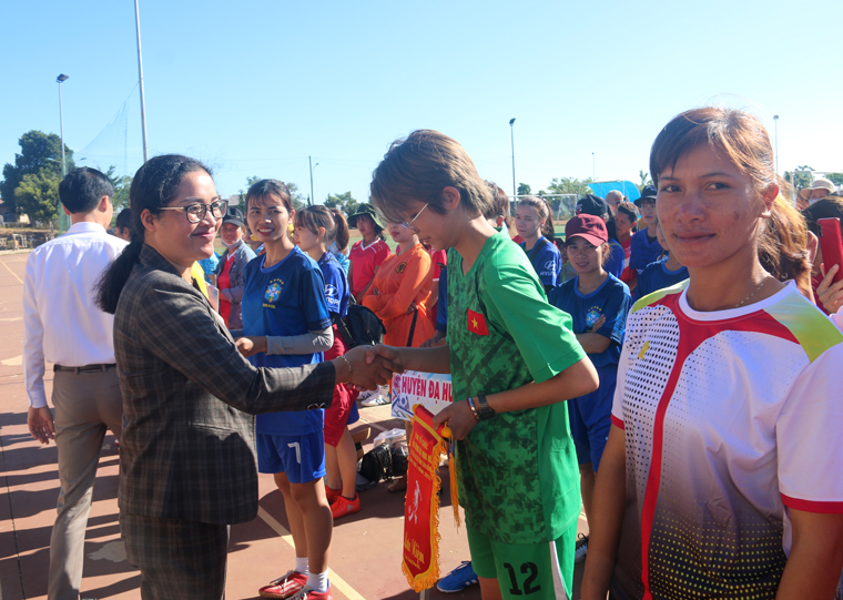 Lâm Đồng tổ chức Giải bóng đá mi ni nữ