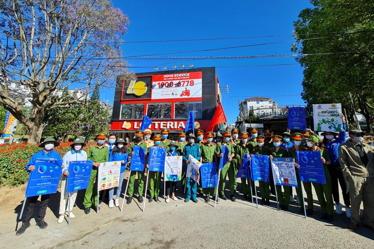 Thanh niên Cụm đoàn Khối CSND và Thành đoàn Đà Lạt kêu gọi bảo vệ môi trường