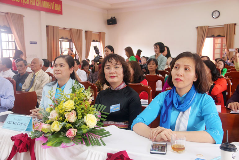 Các đồng chí lãnh đạo Trung ương Hội LHPN Việt Nam và tỉnh Lâm Đồng tham dự Đại Hội