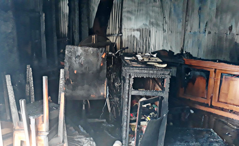 Toàn bộ tài sản trong căn nhà bị cháy rụi
