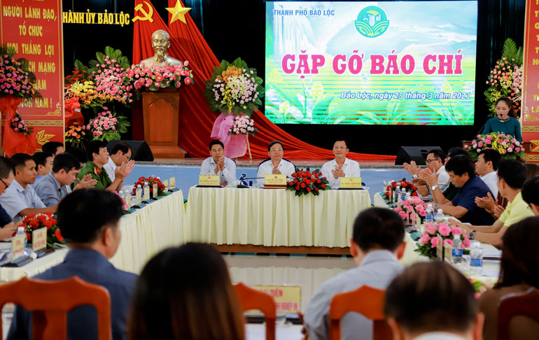 Bảo Lộc tổ chức gặp mặt báo chí