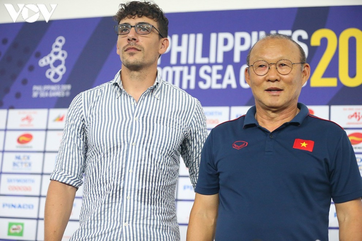 HLV Felix Dalmas đã có 2 lần đối đầu HLV Park Hang Seo ở AFF Cup 2018 và SEA Games 30 năm 2019