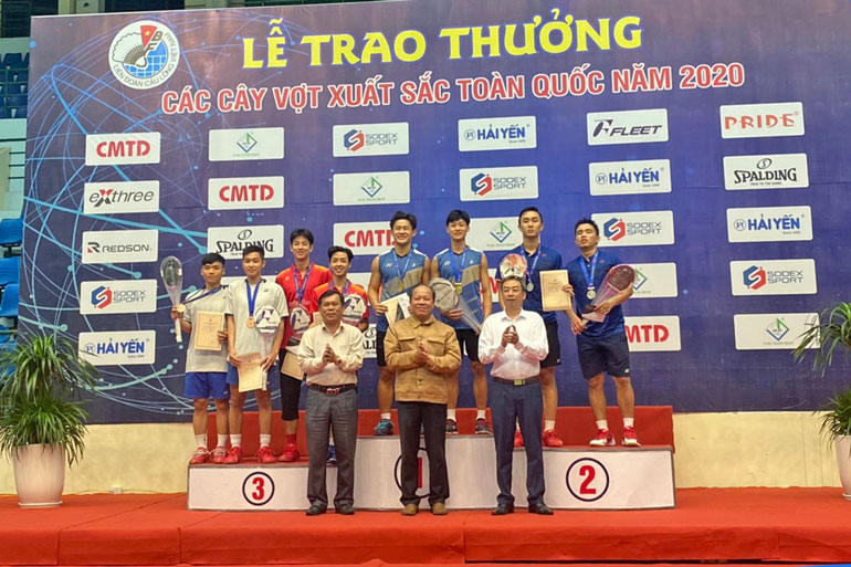 Nguyễn Đình Hoàng và Trần Đình Mạnh (Lâm Đồng) giành HCV nội dung đôi nam tại Giải Cầu lông các cây vợt xuất sắc toàn quốc năm 2020