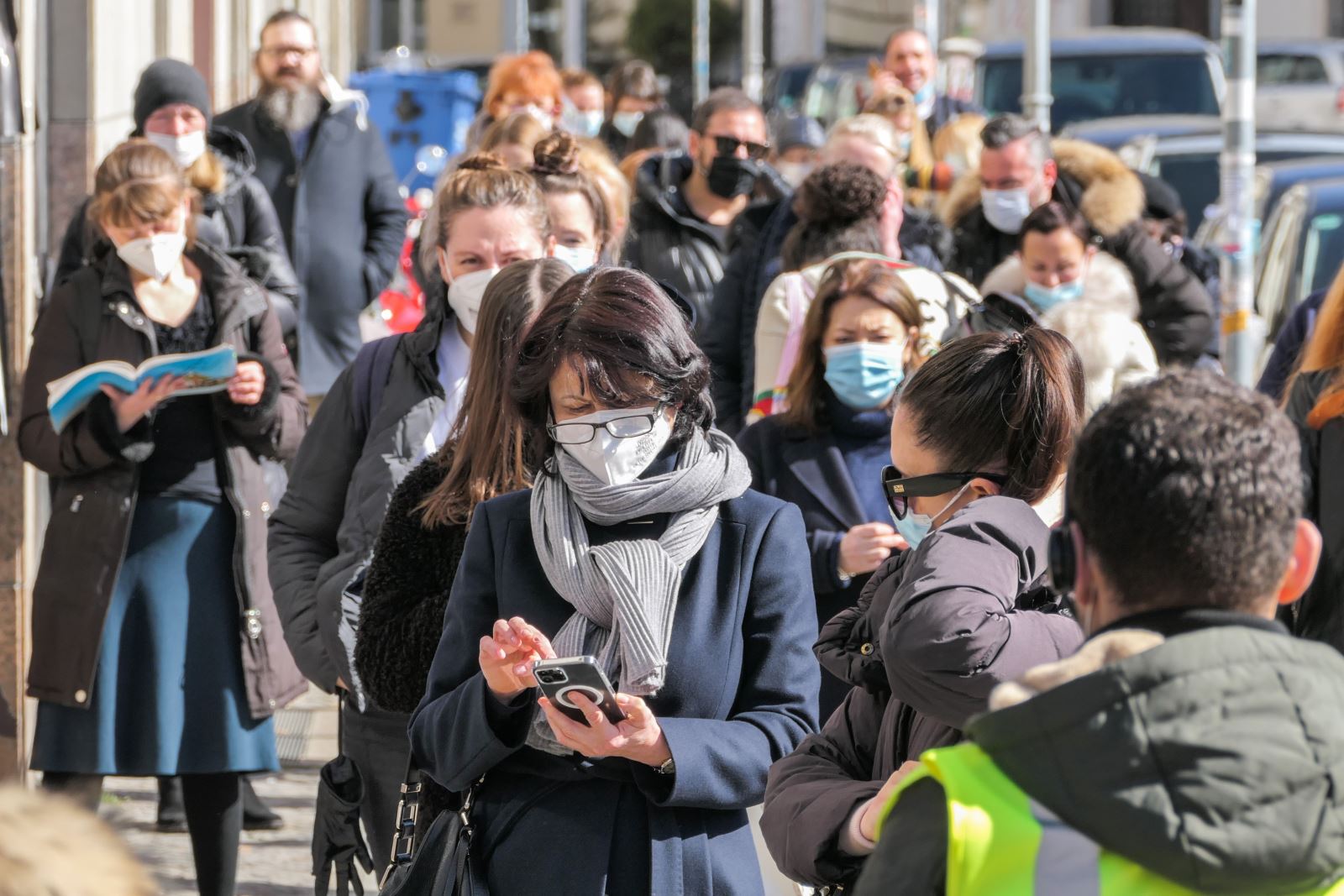 Người dân đeo khẩu trang phòng lây nhiễm COVID-19 tại Berlin, Đức, ngày 22/3/2021