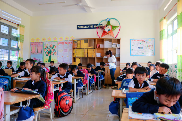 Huyện Di Linh xem giáo dục là một trong những ngành quan trọng trong việc nâng cao, bồi dưỡng đội ngũ trí thức tại địa phương