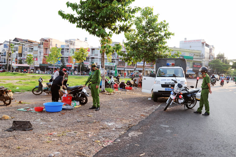Bảo Lộc: Ra quân xử lý lấn chiếm lòng, lề đường