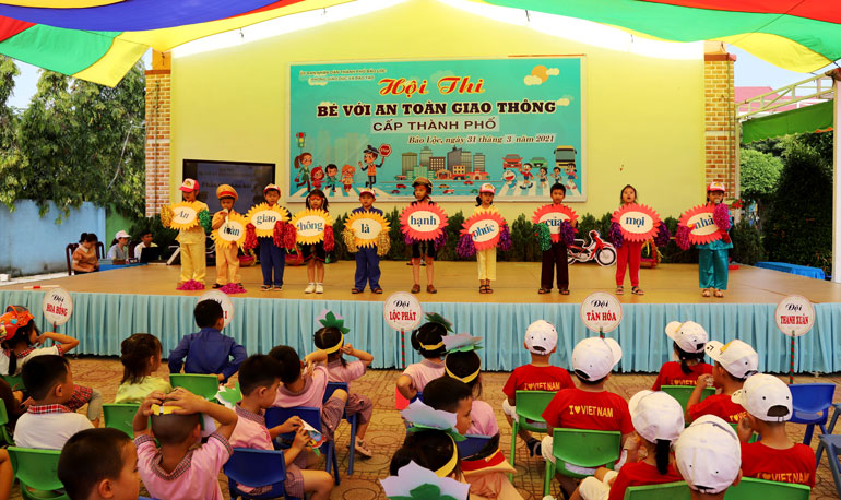 Bảo Lộc: Tổ chức Hội thi "Bé với an toàn giao thông"
