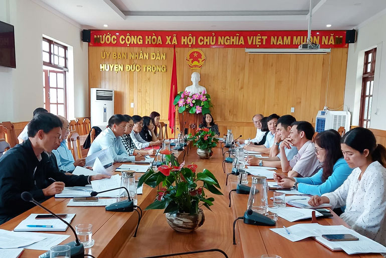 Đồng chí Phạm Thị Thanh Thúy - Phó chủ tịch UBND huyện Đức Trọng, chủ trì hội nghị