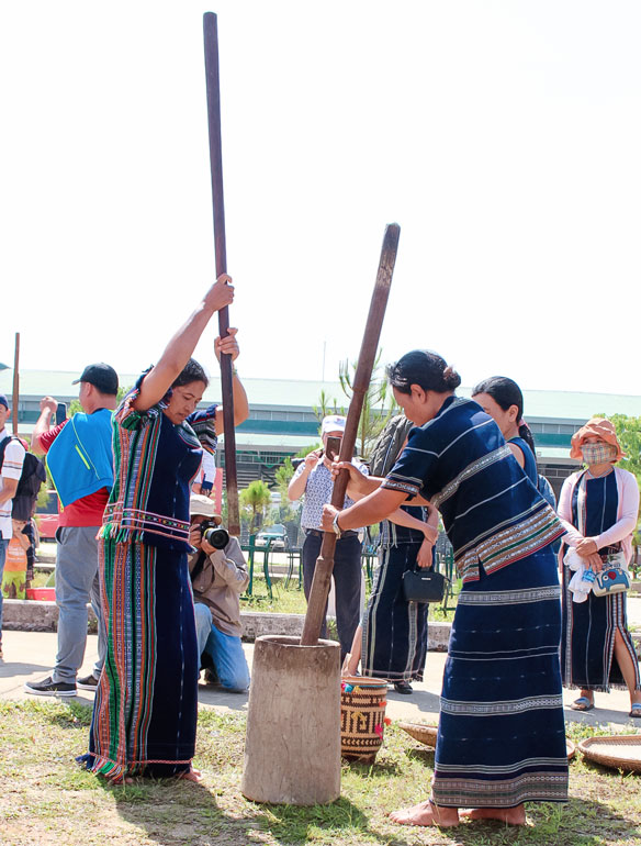 Nhịp chày giã gạo là nét văn hóa đặc trưng của người Tây Nguyên