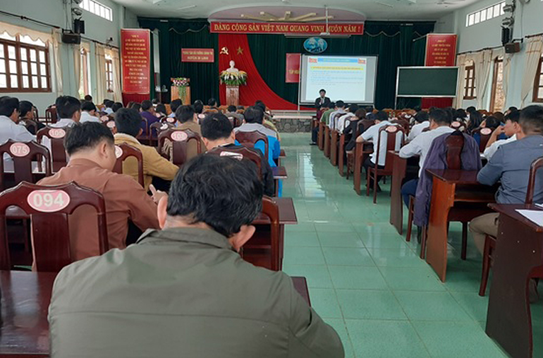 Các báo cáo viên, cộng tác viên, tuyên truyền viên huyện Di Linh tham gia tập huấn