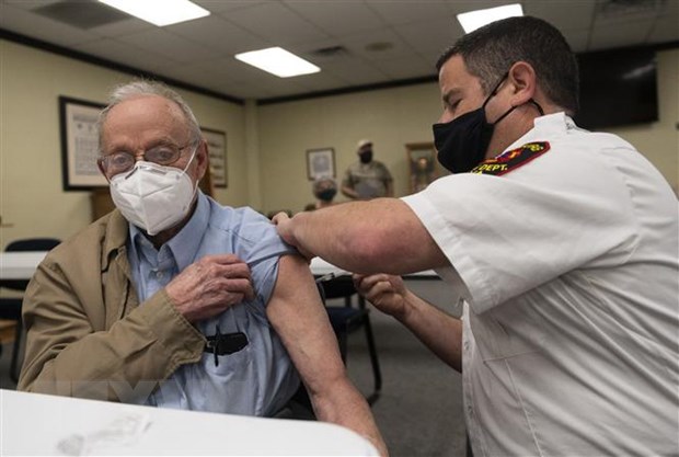 Tiêm vaccine ngừa COVID-19 cho người dân tại Lynchburg, bang Virginia, Mỹ