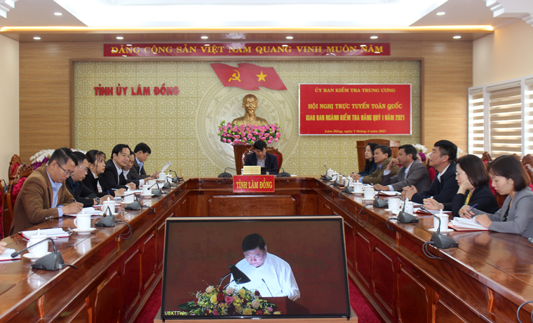 Các đại biểu tham dự hội nghị trực tuyến tại điểm cầu tỉnh Lâm Đồng