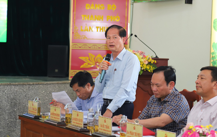 Đồng chí Nguyễn Trọng Ánh Đông – Trưởng Ban Tổ chức Tỉnh ủy Lâm Đồng phát biểu tại buổi làm việc