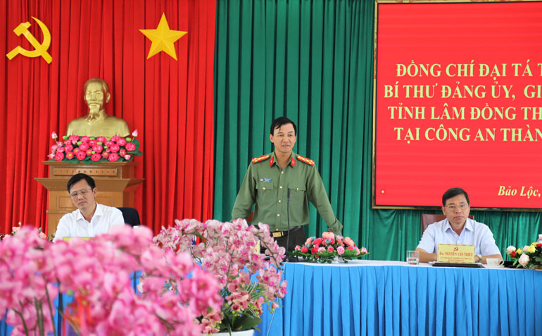 Đại tá Trần Minh Tiến - Giám đốc Công an tỉnh Lâm Đồng phát biểu chỉ đạo tại buổi làm việc