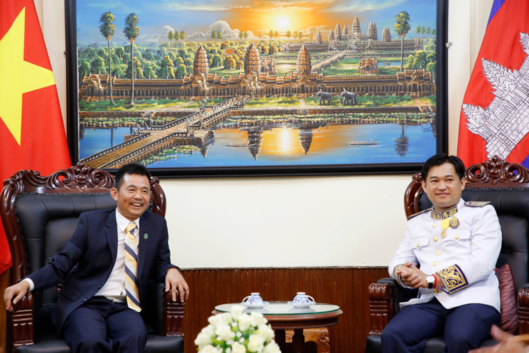 Hiệp hội doanh nghiệp Lâm Đồng thăm và chúc mừng Tổng lãnh sự quán Campuchia nhân dịp Tết cổ truyền