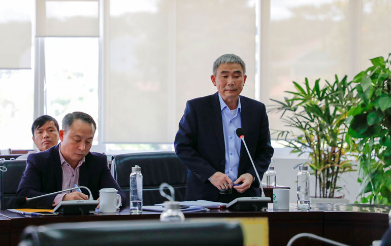 Ông Huỳnh Ngọc Hải - Giám đốc Sở Tài Nguyên và Môi trường báo cáo kết quả thực hiện nhiệm vụ của Sở