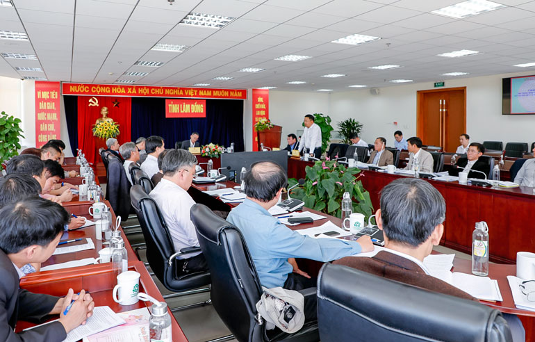 Chủ tịch UBND tỉnh Lâm Đồng Trần Văn Hiệp làm việc với Sở Tài nguyên và Môi trường