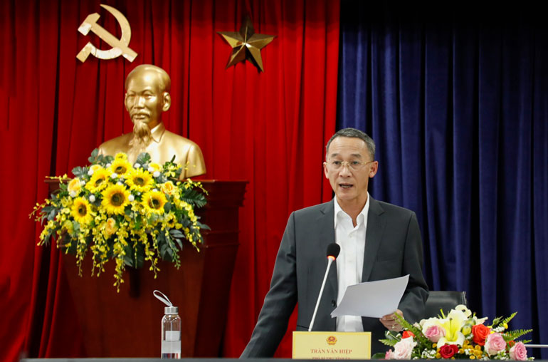 Chủ tịch UBND tỉnh Lâm Đồng Trần Văn Hiệp làm việc với Sở Giao thông Vận tải