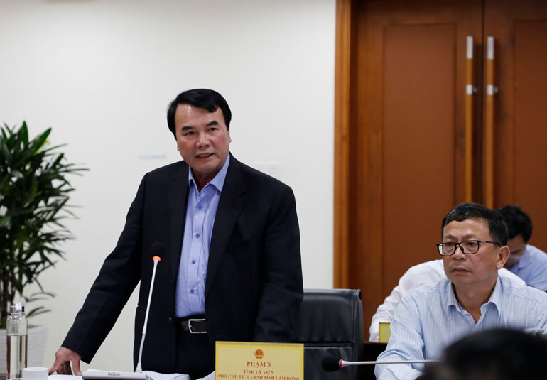 Phó Chủ tịch UBND tỉnh Lâm Đồng Phạm S phát biểu tại buổi làm việc