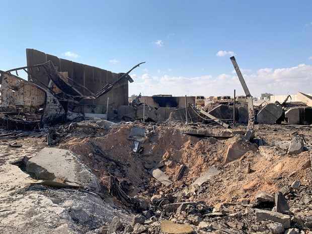 Hiện trường đổ nát sau một vụ tấn công tên lửa tại căn cứ không quân Ain al-Asad ở phía Tây Iraq ngày 13/1/2021