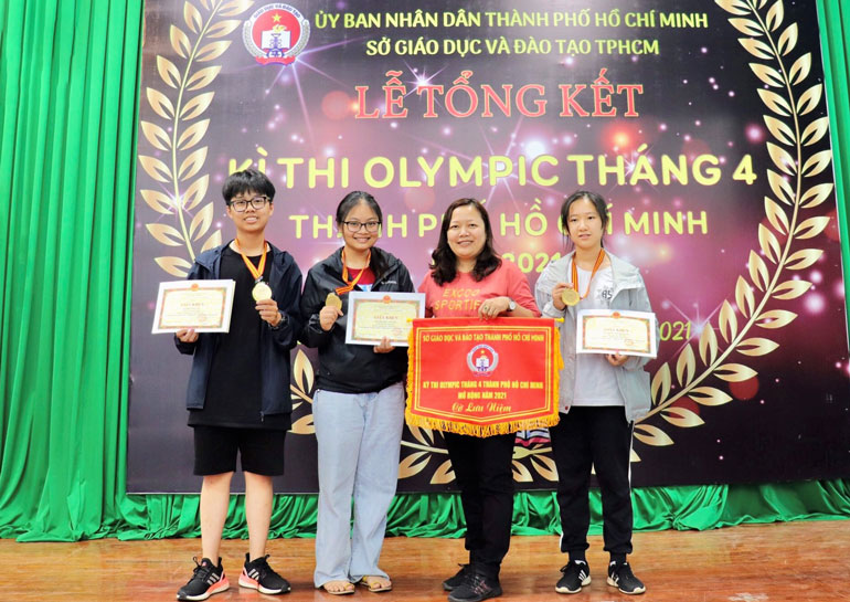 Các học sinh tỉnh Lâm Đồng đạt huy chương vàng tại kỳ thi