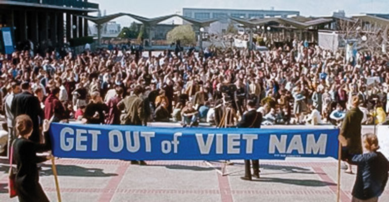 Sinh viên Mỹ biểu tình phản đối Chính phủ Mỹ đưa quân tham chiến tại Việt Nam. Ảnh tư liệu